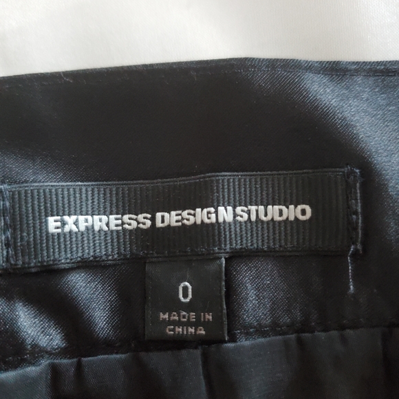 Express DesignStudio Sequence Mini Skirt - Picture 4 of 6